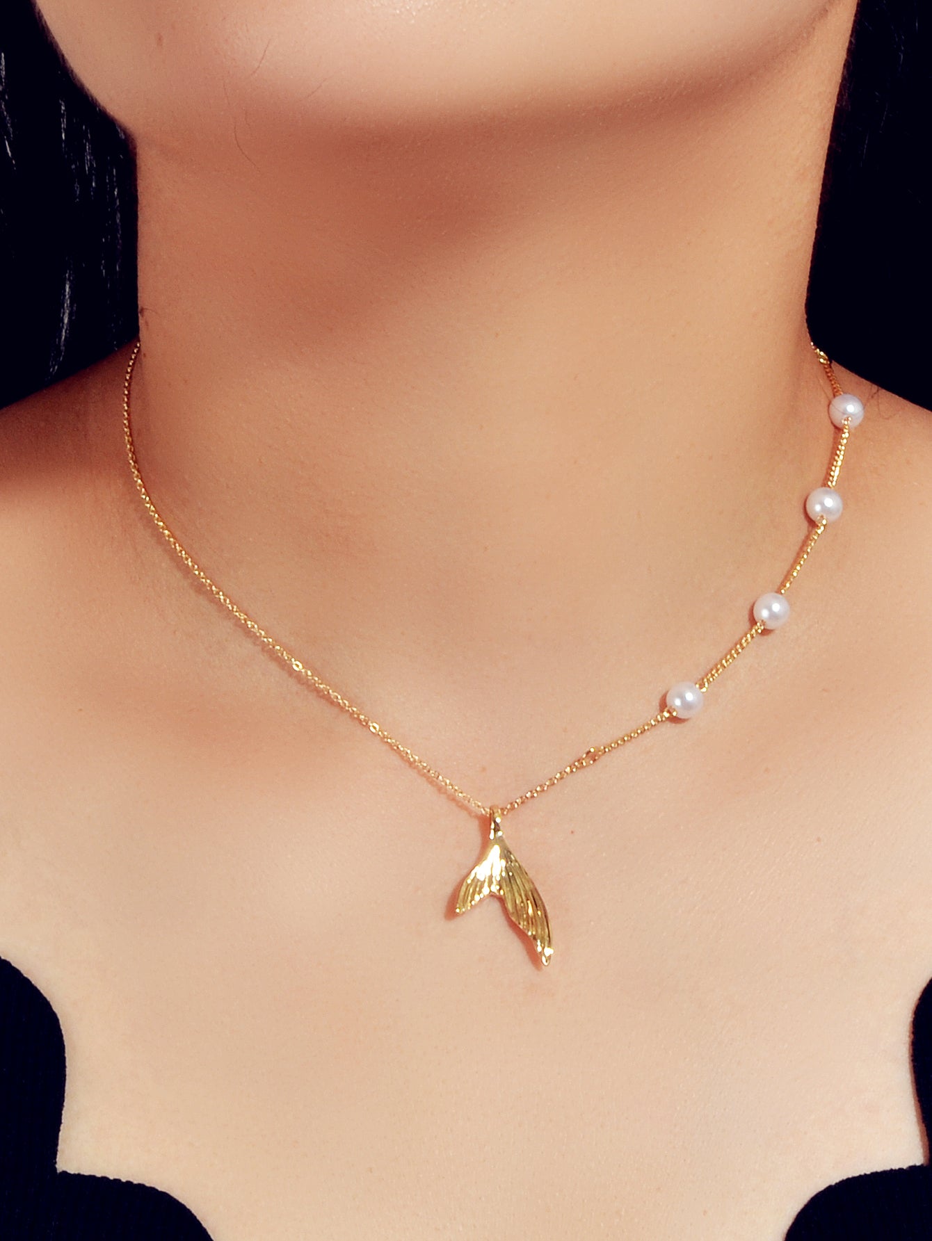 Gold Chain Pearl Mermaid Tail Pendant  Necklace-0